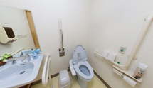 職員用トイレの内装と設備
