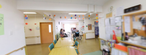 明るく広々した介護施設内部