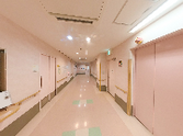 清潔な廊下とエレベーター