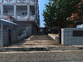 広い入口の建物