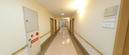 介護施設内の明るい廊下