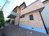 暖かみのある建物外観