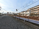 住宅街と線路の沿道