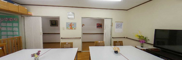 介護施設の居心地の良い食堂