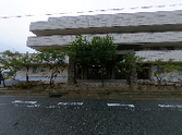 円形建築の施設外観