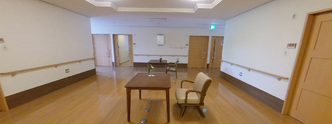 介護施設内の広々としたホール