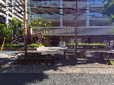 静かな市街地の外観