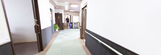 明るく綺麗な介護施設の廊下