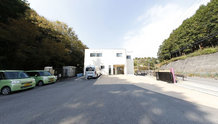 明るく広々とした駐車場