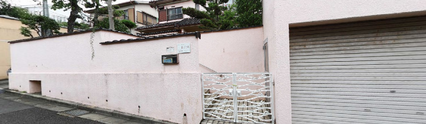 静穏な住宅街の通り