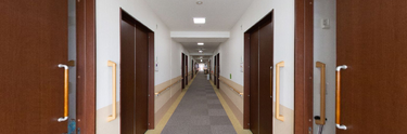 快適なケア施設の通路