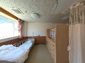 明るい個室の部屋
