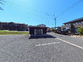 駐車場と外観