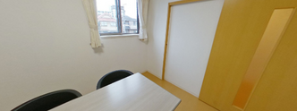 シンプルで清潔感のある部屋