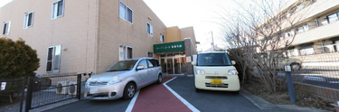 介護施設のエントランス外観