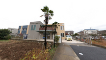 介護施設周辺の住宅街と道