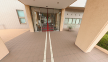 介護施設入口とその周辺景観