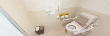 介護施設の清潔なトイレ設備