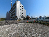 開放的な建物の外観