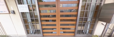 働く介護施設の入口景観