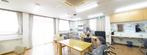介護職員と入居者の日常風景