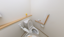 整った清掃済みトイレの内部