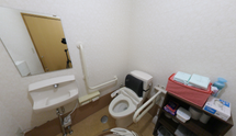 介護施設の清潔なトイレ