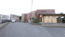 介護施設の入口と付近