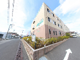 落ち着いた街角の施設