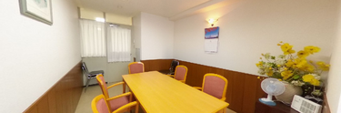 介護施設の共有ダイニングルーム