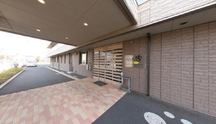 介護施設の外観とアクセス