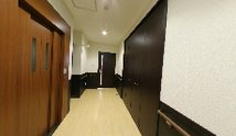介護施設内部の廊下の風景