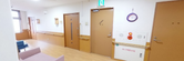 介護施設の廊下と居住エリア