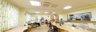 介護施設でのスタッフと入居者の交流