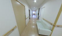 きれいな設備の廊下