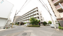 介護施設の外観と通り