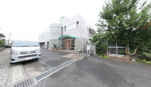 介護施設の入り口と外観