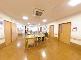 明るく広々とした職場