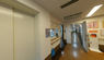 介護施設内部の廊下とエレベーター