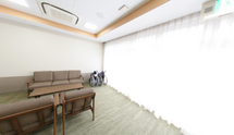 介護施設の職員通路と憩いの場