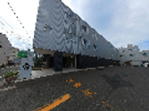 施設前の駐車場