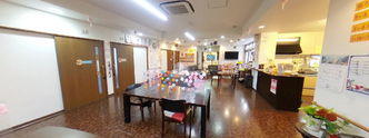 介護施設内の共有エリアの風景