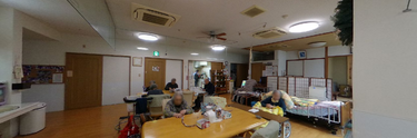 介護施設のリビングと作業スペース