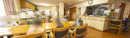 老人ホームの居間と食堂