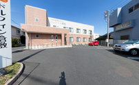 介護施設の外観・通り風景
