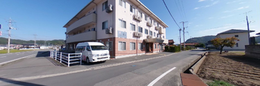 介護施設の外観と通り