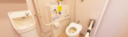 介護施設の清潔なトイレ設備
