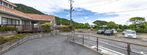 介護施設の外観と駐車場