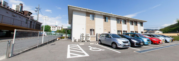 ゆったりした介護施設の駐車場