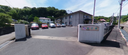 住宅街にある通りの景色